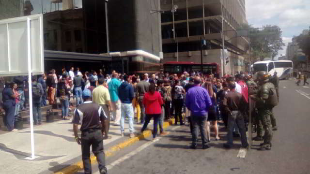 Protesta frente al Ministerio de Finanzas.