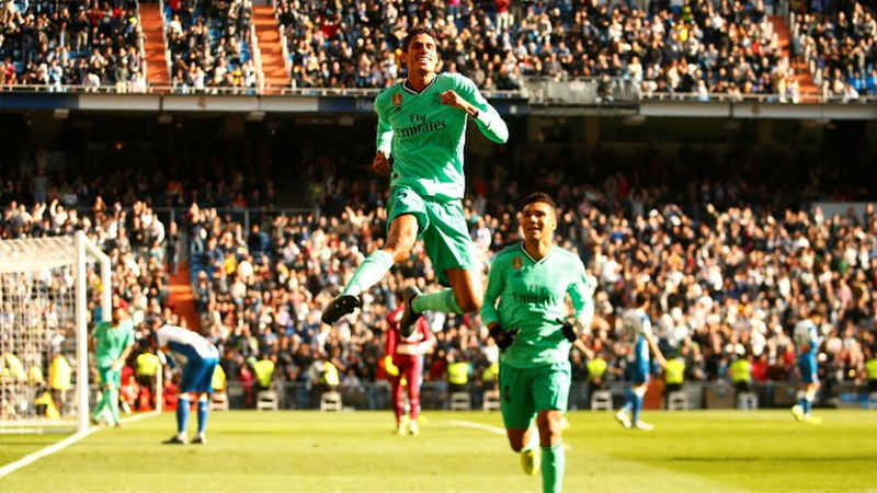 Real Madrid venció a Espanyol con goles de Varane y Benzema