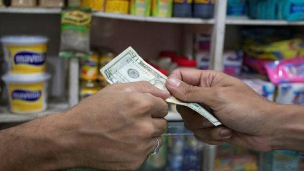 Merideños denuncian que comerciantes no dan cambio al recibir dólares