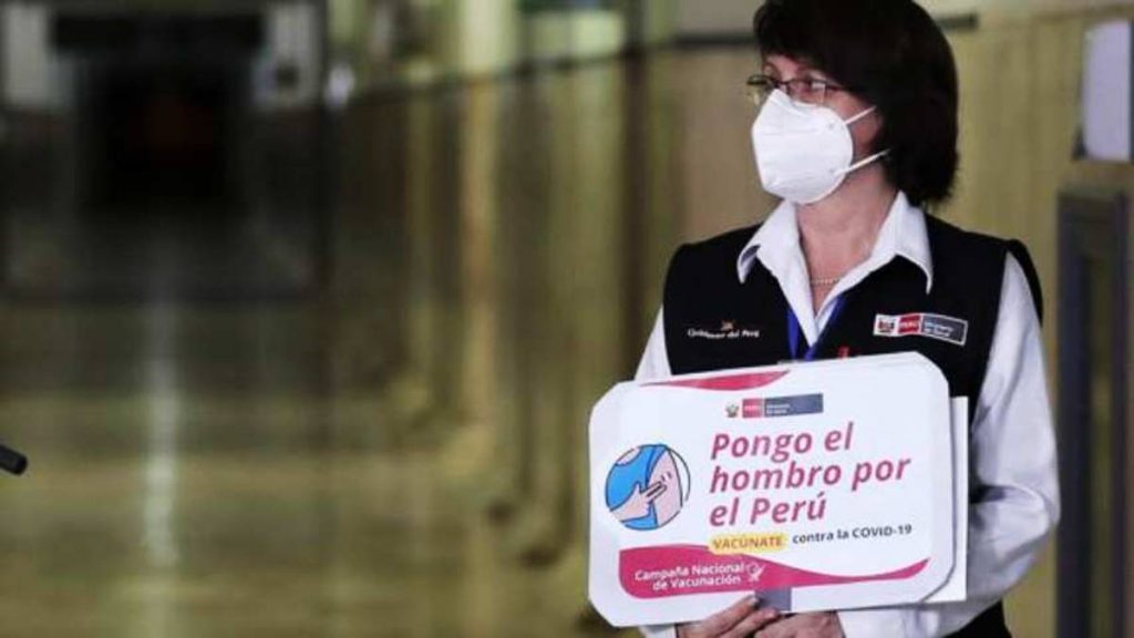Ministra de Salud de Perú renuncia por vacunación de Vizcarra