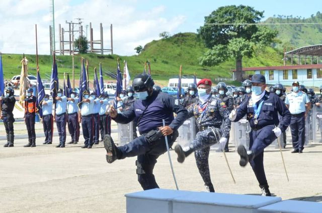 policía