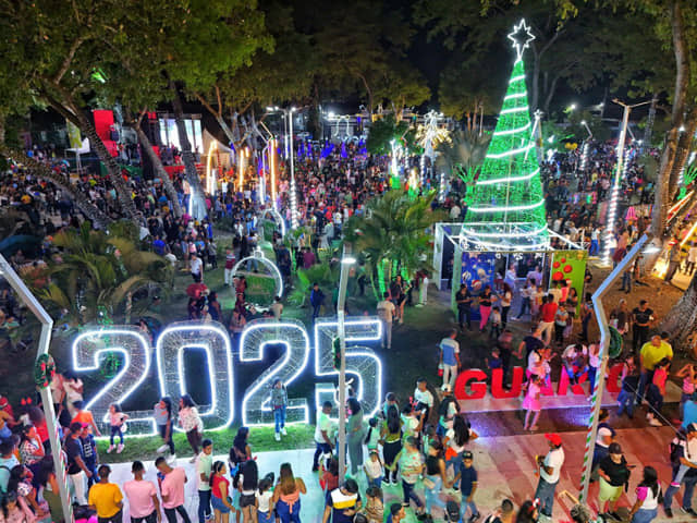 plaza bolivar de san juan de los morros