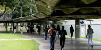 Estudiantes universitarios