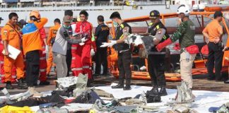 Fallecidos en accidente aéreo en Indonesia