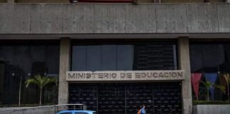 ministerio de educacion paga semanalmente a sus trabajadores asistencia de docentes