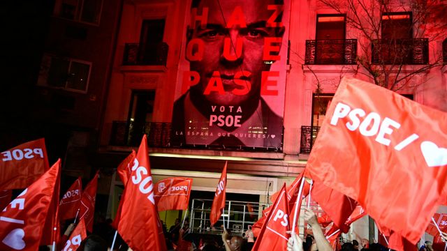 Los militantes del PSOE celebraron su victoria.