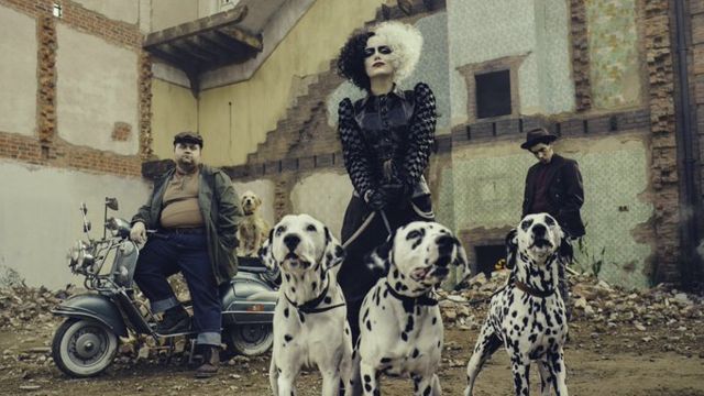 Emma Stone como Cruella De Vil