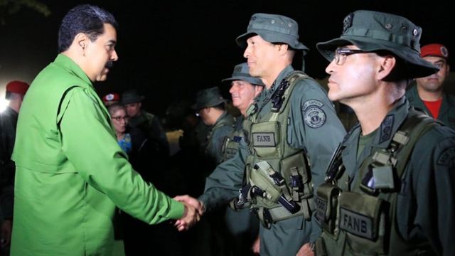 Nicolás Maduro supervisó ejercicios militares en Caracas.