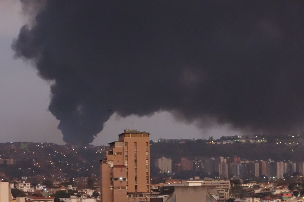 Tibisay Lucena se pronunció sobre el incendio que se registró en galpones del CNE.