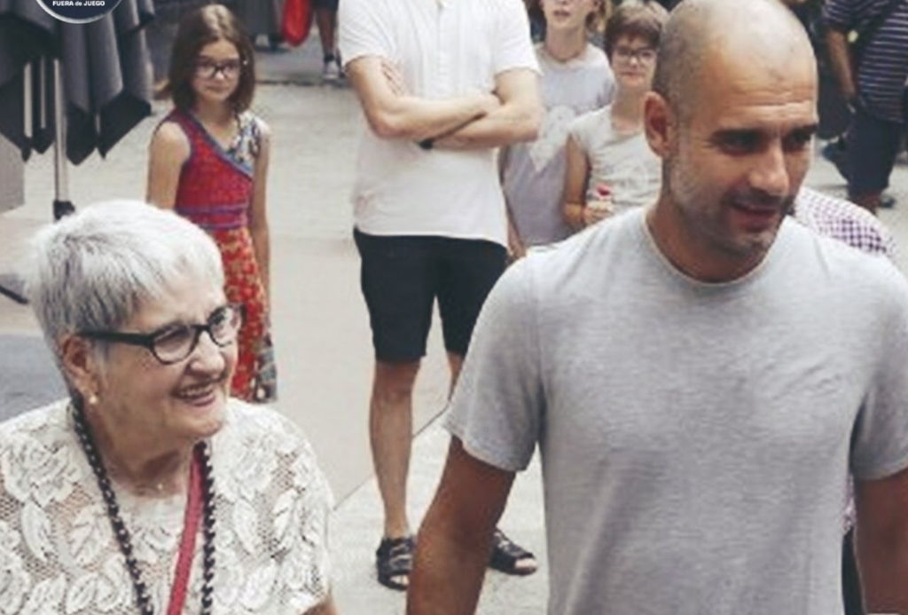 Pep Guardiola y su madre