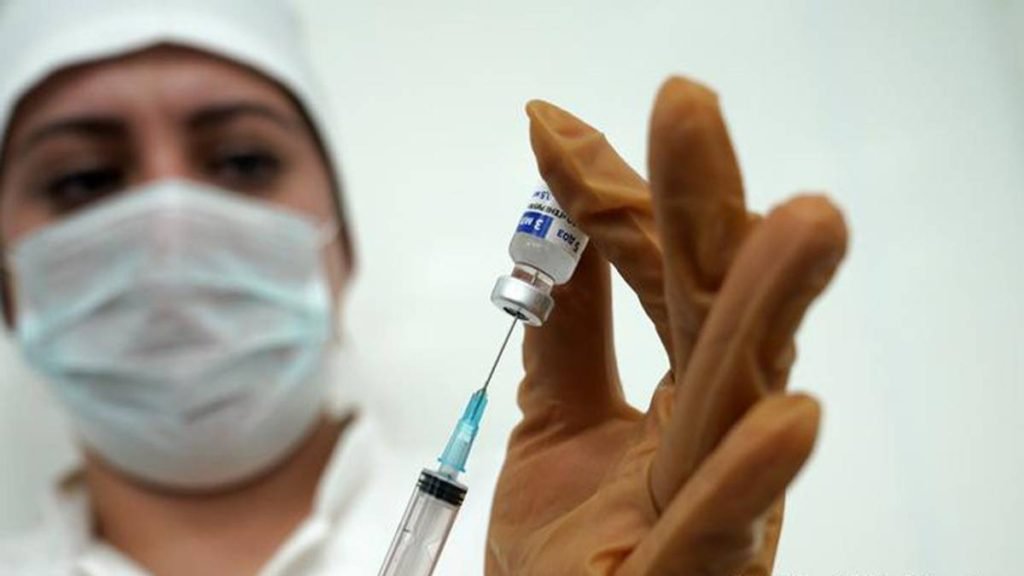 OMS: Las vacunas ayudarán a controlar el virus no a erradicarlo