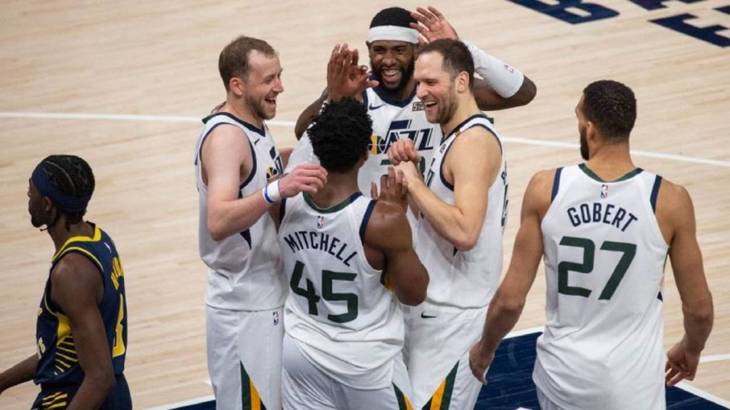 Jazz y Nets avanzan a los playoffs de la NBA