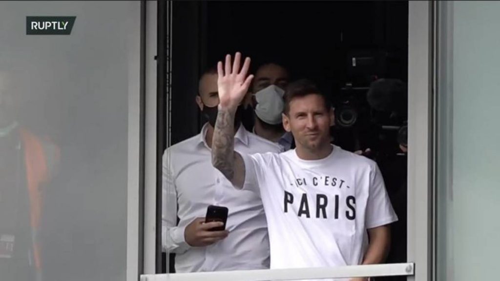 Messi llegó a París y el PSG se regodea