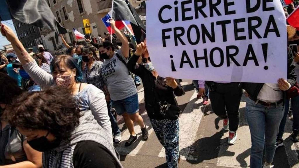 La ONU calificó como una "inadmisible humillación" el ataque a migrantes en Chile