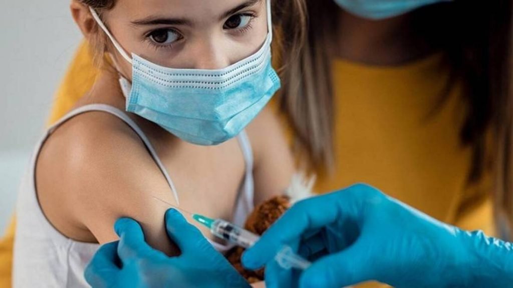 Vacunación a menores en Argentina