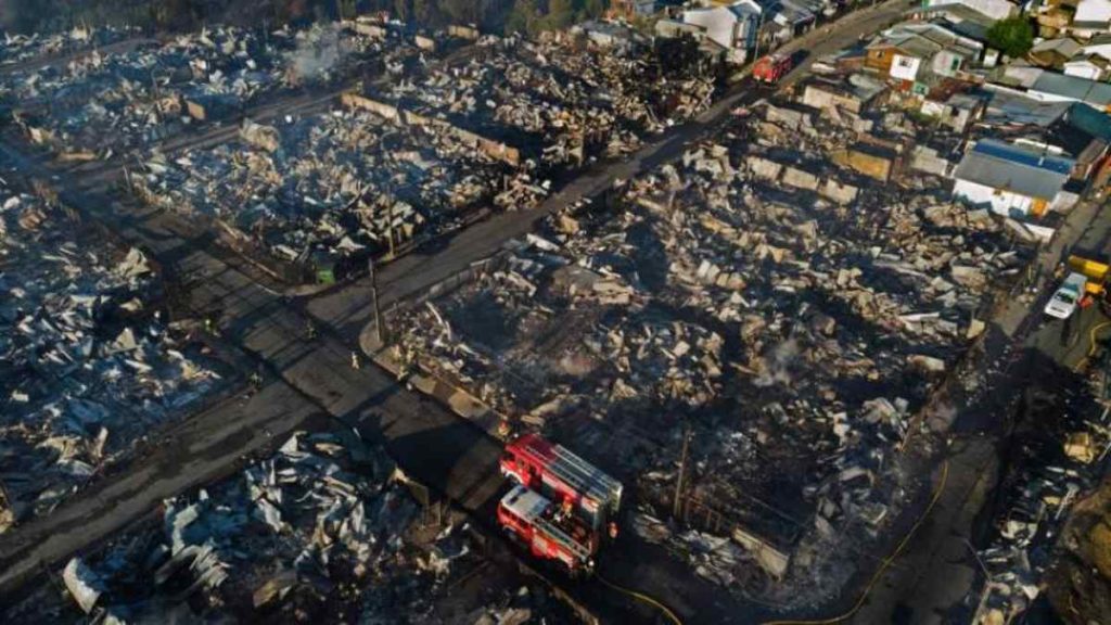 Decretan “estado de catástrofe comunal” por incendios en una ciudad de Chile