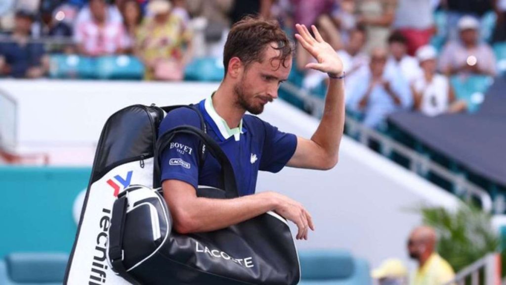 Tenistas rusos y bielorrusos no podrán competir en Wimbledon