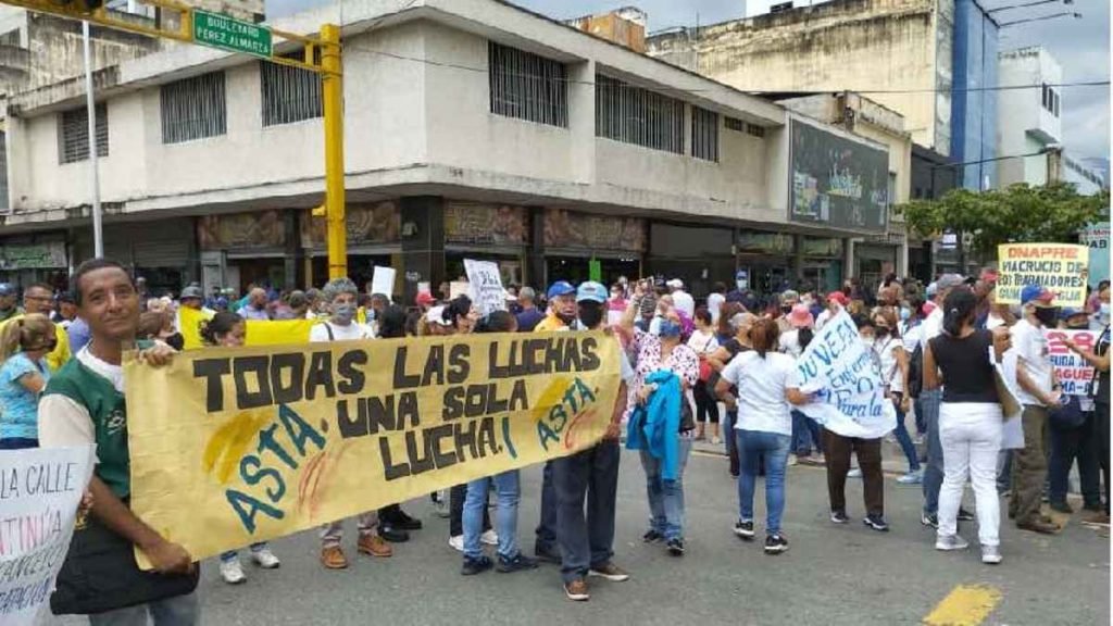 Continúan protestas de docentes exigiendo salarios dignos